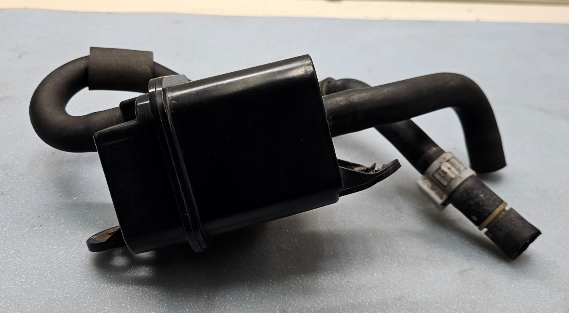 🔥98-02 ACCORD 4 CYLINDER FUEL VAPOR CHARCOAL EVAP EMMISION CANISTER ASSEMBLY