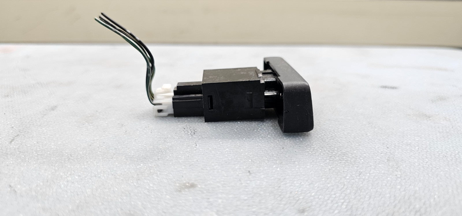🔥06-11 Mitsubishi Endeavor Emergency Hazard Warning Light Lamp switch Assembly