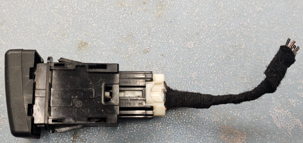 🔥04-09 Mazda3 Mazda 3 Hazard Warning Switch Emergency Flasher Light Assembly