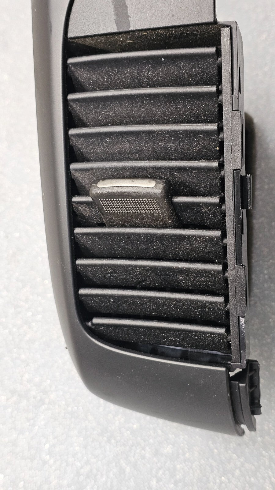 06-12 Kia Sedona Carnival Front Right Passenger Dash AC Air Vent Assembly Black