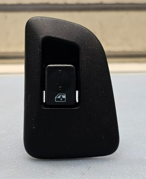 03-06 Chevy Silverado Tahoe Suburban GMC Yukon Sierra Left Rear Window Switch OE