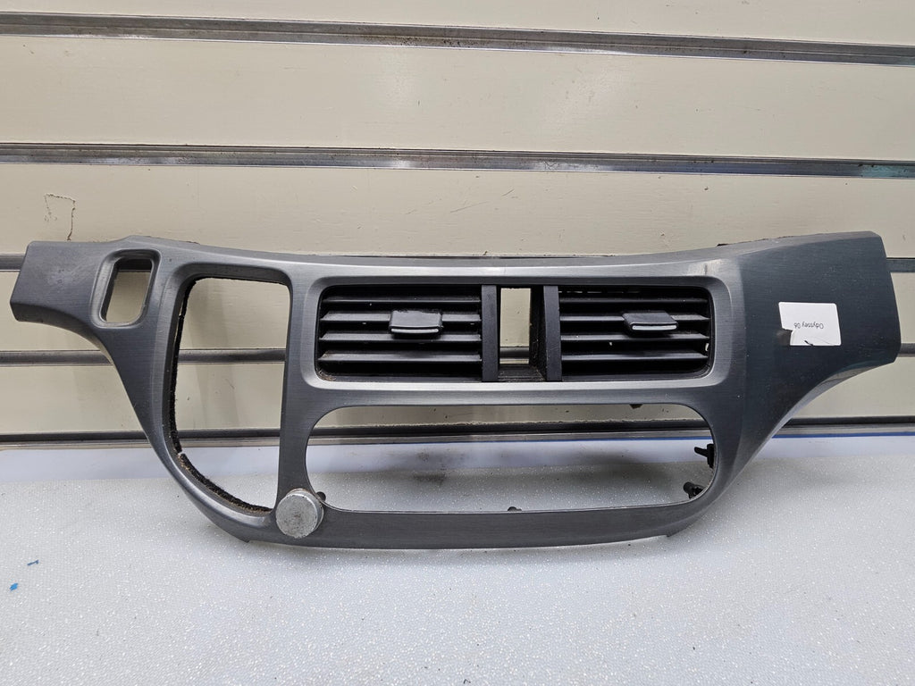 05-10 Honda Odyssey Center Dash Radio Climate Control Bezel Trim Panel Dark Gray
