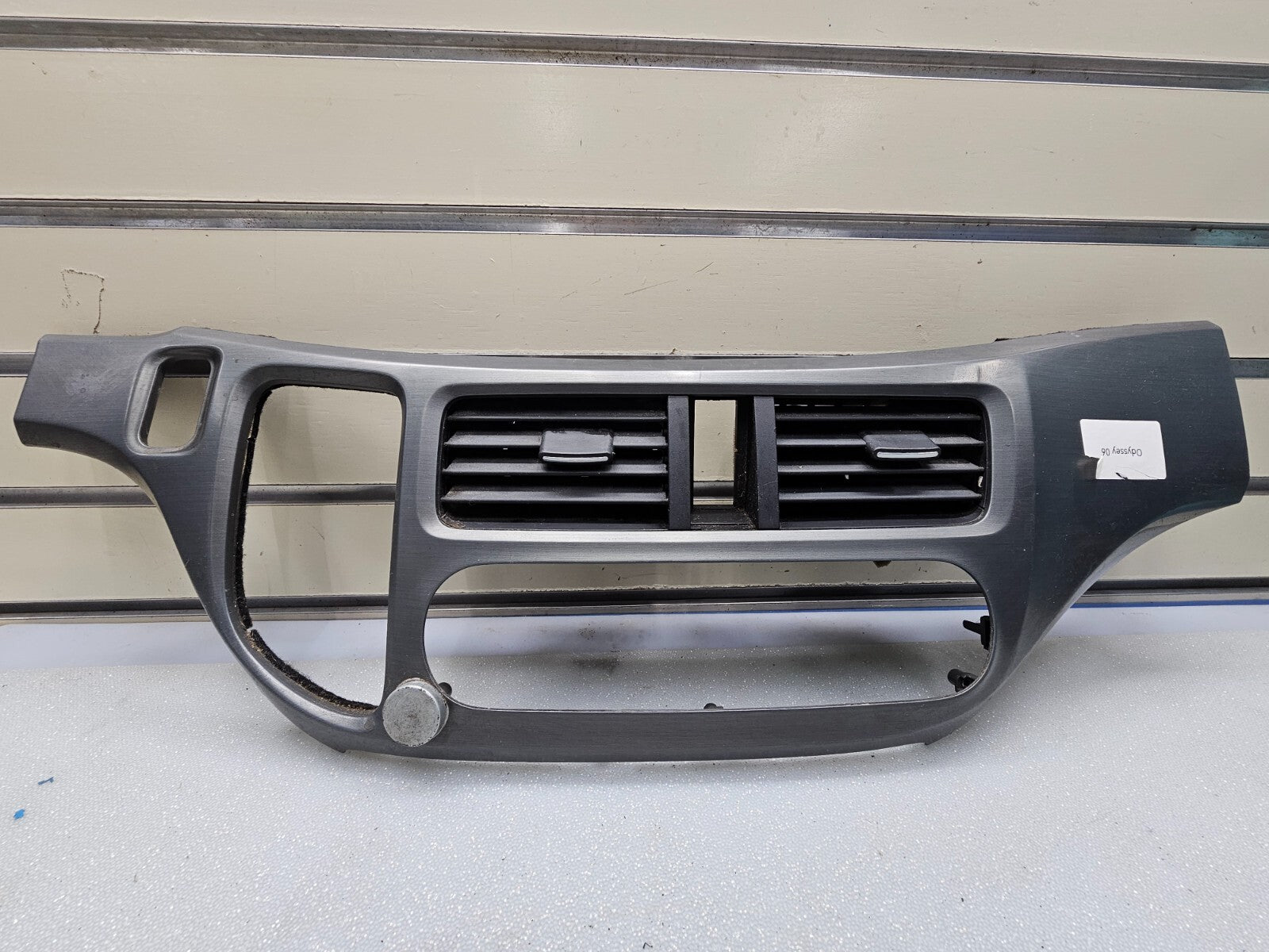 05-10 Honda Odyssey Center Dash Radio Climate Control Bezel Trim Panel Dark Gray