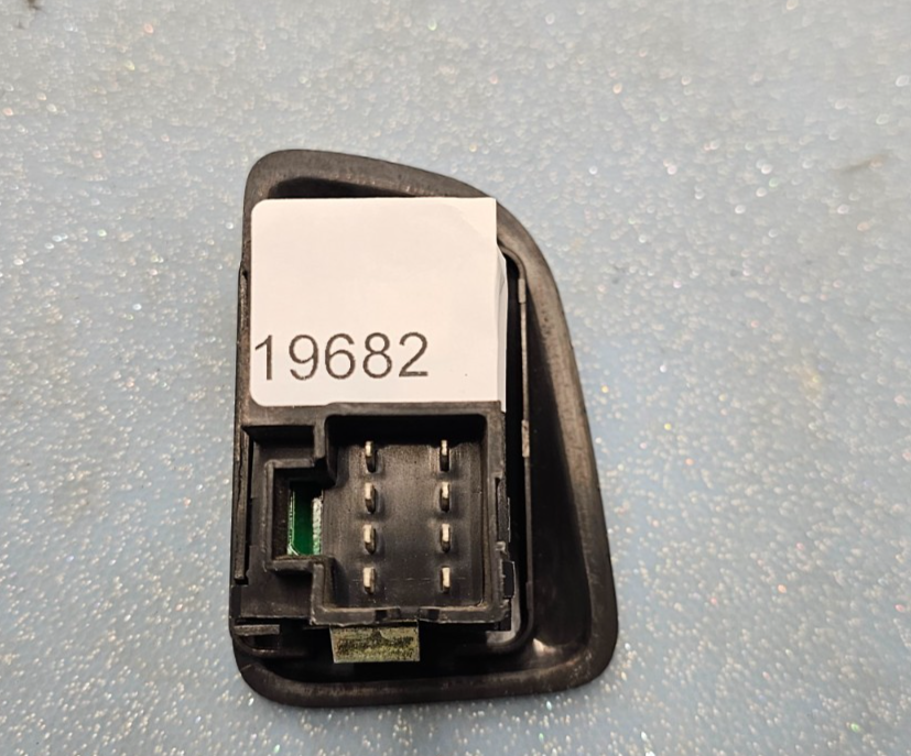 03-06 Silverado Tahoe Suburban Yukon Sierra Right Rear Window Door Switch Black