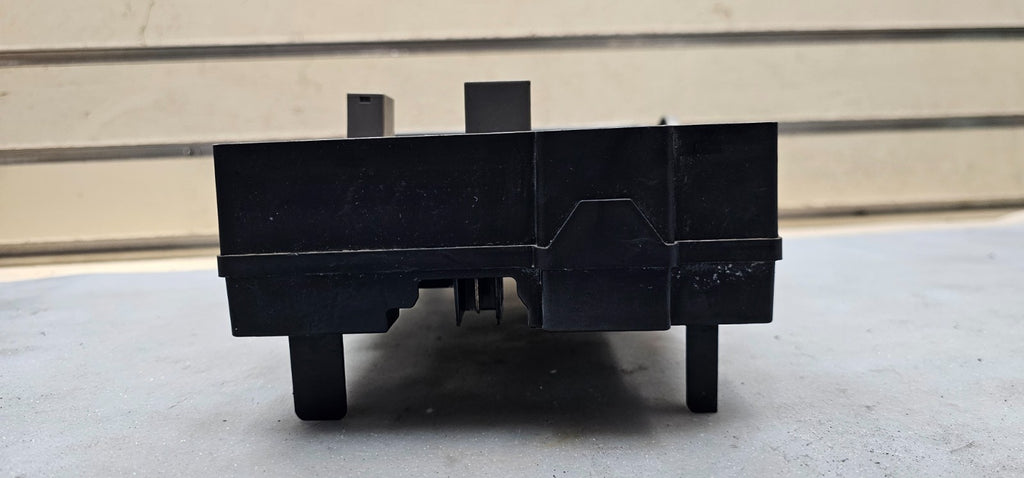 07-09 Suburban Yukon Engine Fuse Box Relay Body Control Module Integrated Power