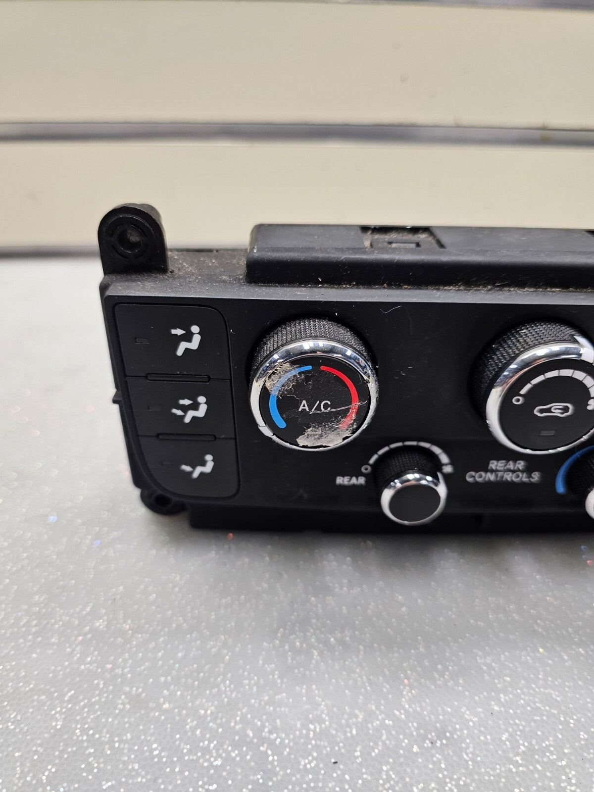 11-20 Dodge Grand Caravan Dash Front A/C Heater Temperature Climate Control Unit
