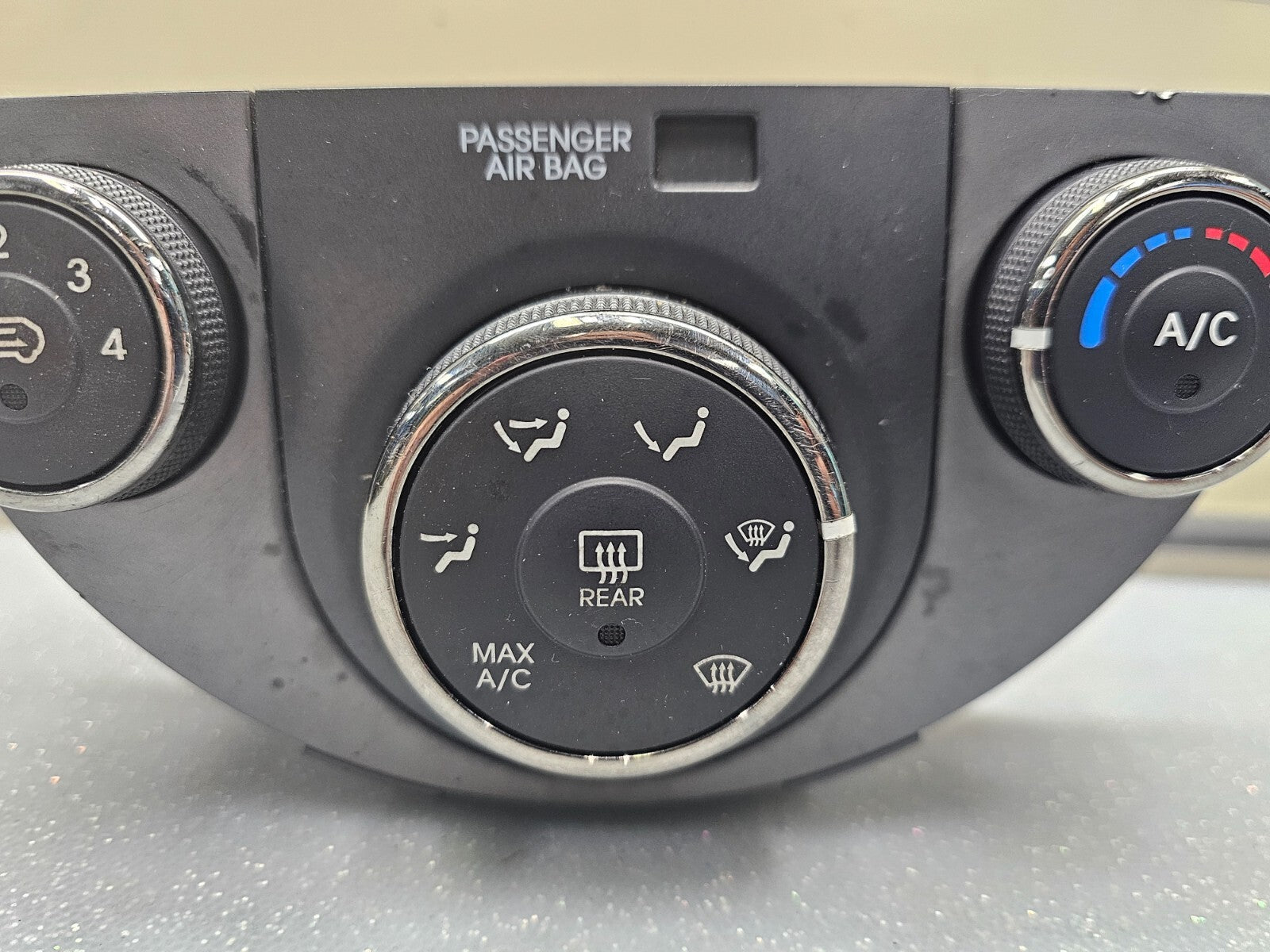 10-11 Kia Soul Front Dash AC Heater Temperature Climate Control Air Conditioner