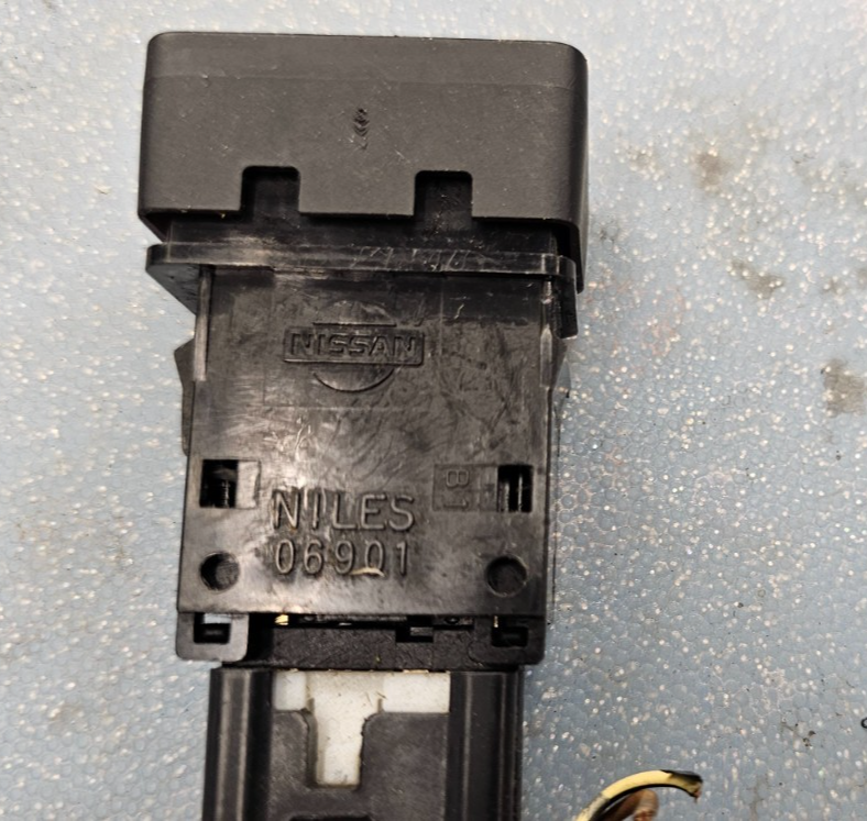 04-15 Armada Titan Hazard Emergency Warning Light Button Control Switch Assembly