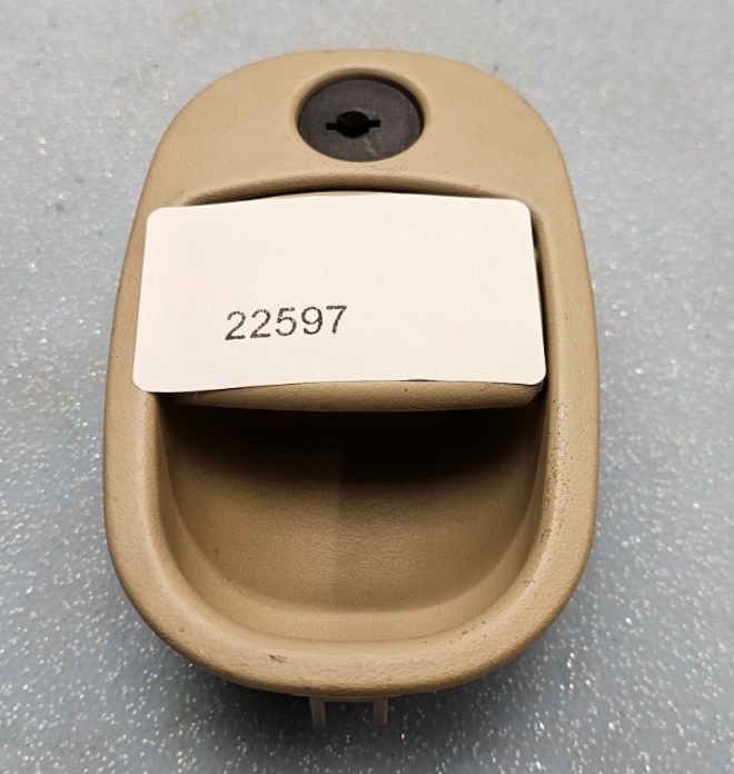 🔥02-05 TRAILBLAZER ENVOY RAINIER GLOVE BOX COMPARTMENT LATCH HANDLE TAN