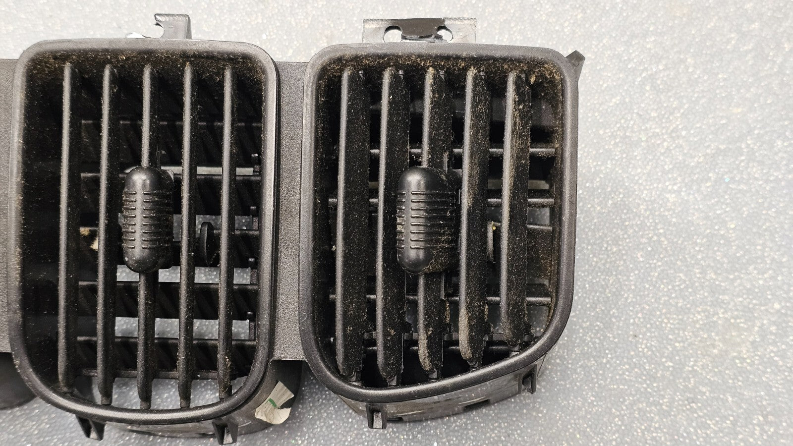 🔥 01-07 Dodge Grand Caravan Dash Center Air Vents A/C AC Heater Panel  Black