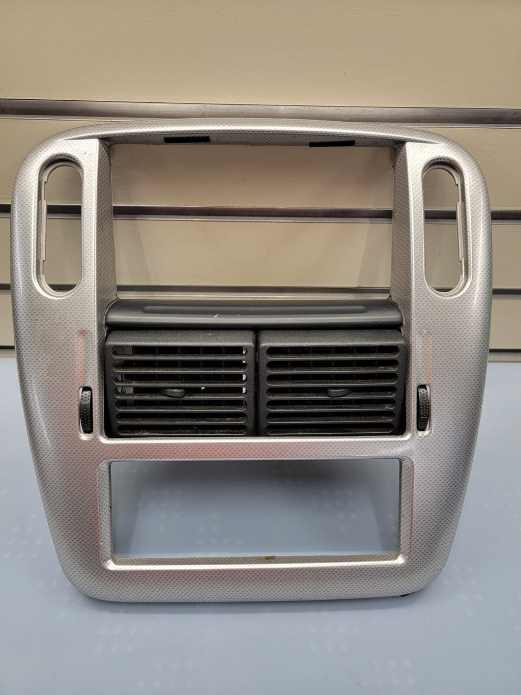 02-05 FORD EXPLORER RADIO AUDIO CLIMATE TEMPERATURE CONTROL BEZEL TRIM silver