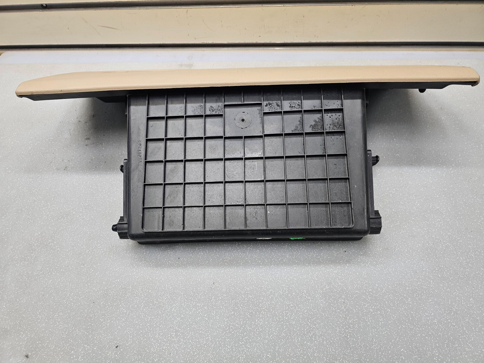 🔥05-09 Equinox Torrent 02-07 Saturn Vue Dash Glove Box Storage Compartment Tan