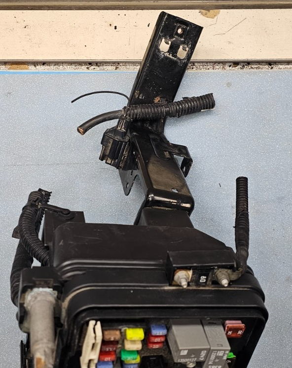 🔥2012 EQUINOX TERRAIN 2.4L ENGINE WIRING FUSE BOX RELAY MODULE JUNCTION BLOCK