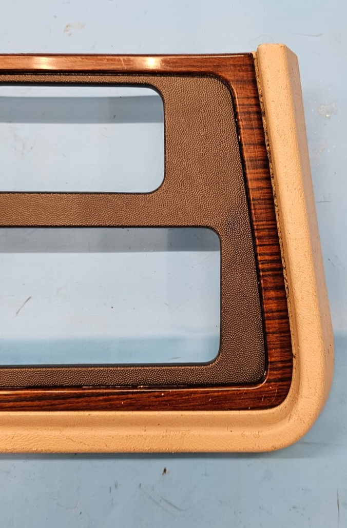 🔥02-06 Cadillac Escalade Radio Dash Trim Bezel with Clock  Tan/woodgrain