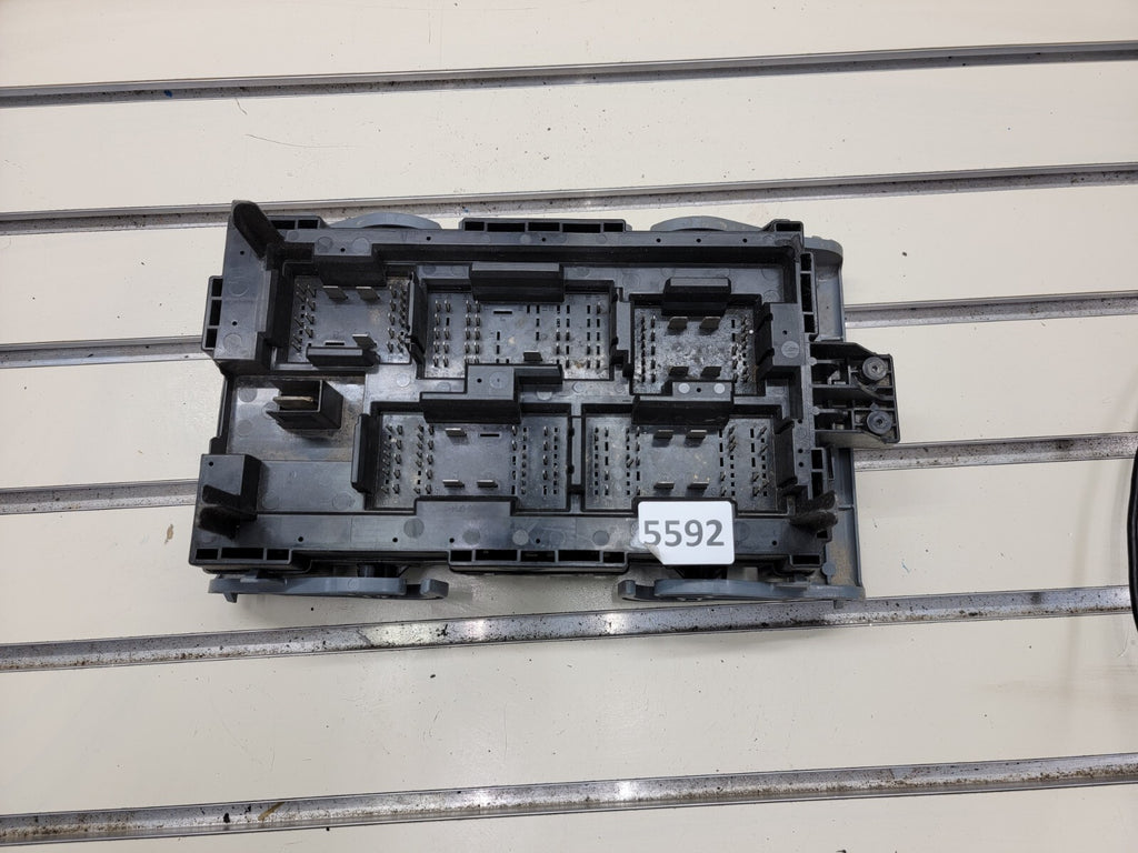 🔥 2007-2009 Tahoe Suburban Yukon Fuse Box Module A215 gray grey