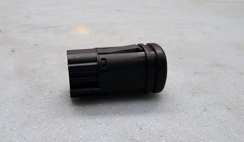 🔥2004-2008 Ford maverick HAZARD SWITCH black