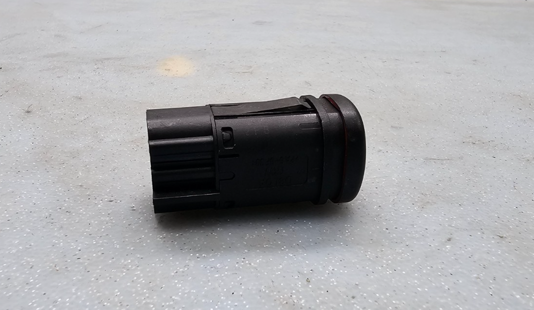 🔥2004-2008 Ford maverick HAZARD SWITCH black