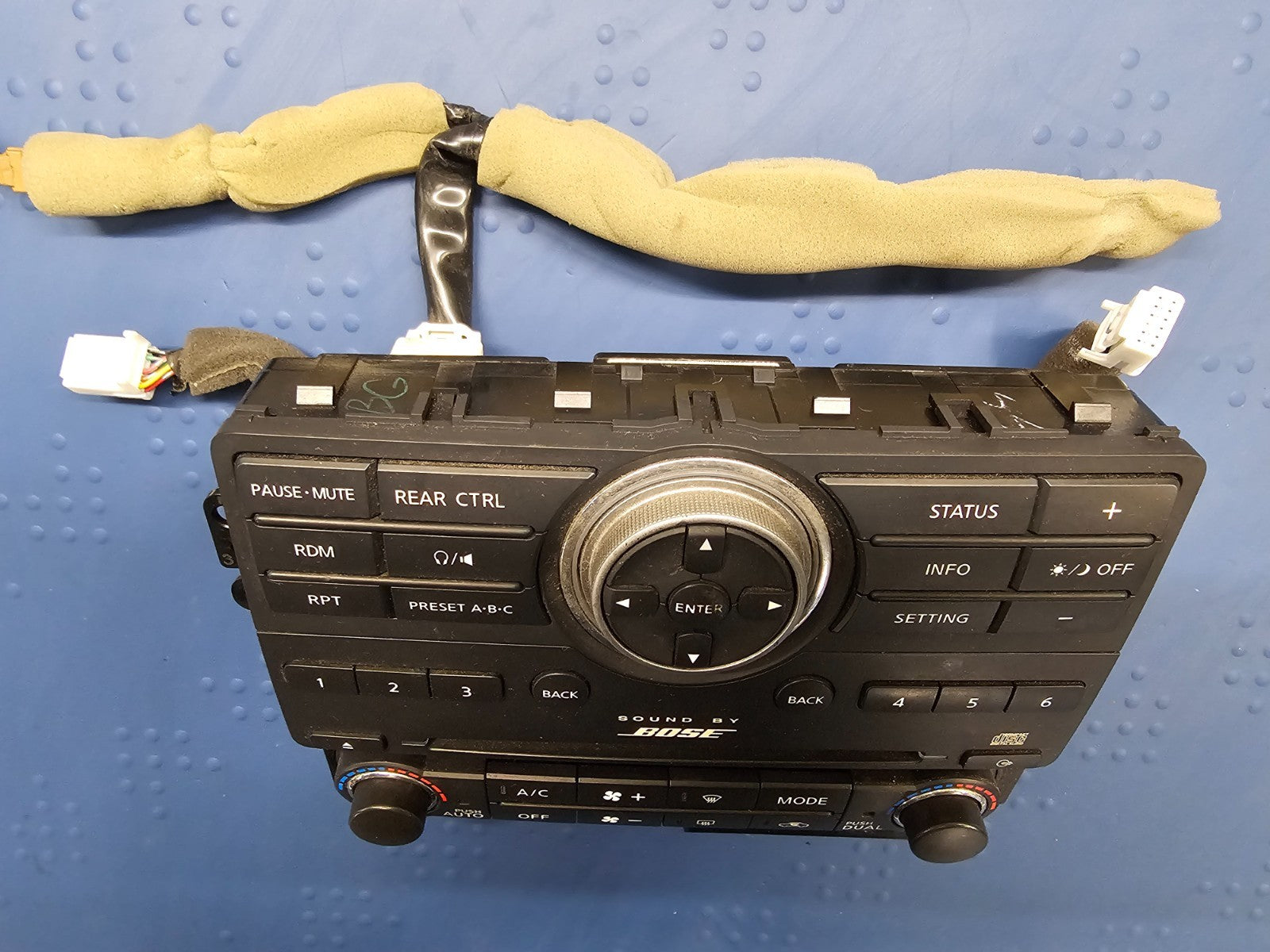 08-12 Pathfinder Center Dash Radio Stereo Trim Climate Control Bezel B75