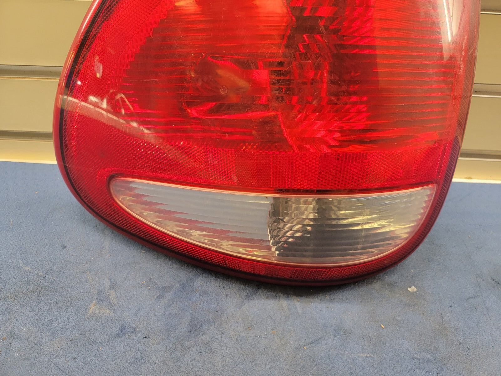 🔥2004-2007 Dodge Caravan RIGHT Tail Light Fits  OEM