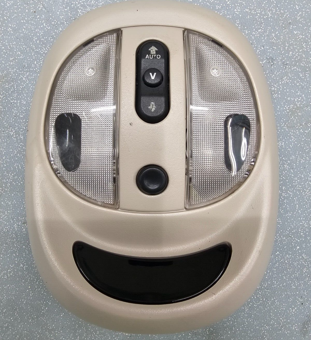 01-05 CHRYSLER PT CRUISER OVERHEAD CONSOLE DOME MAP LIGHT LAMP STORAGE OEM TAN