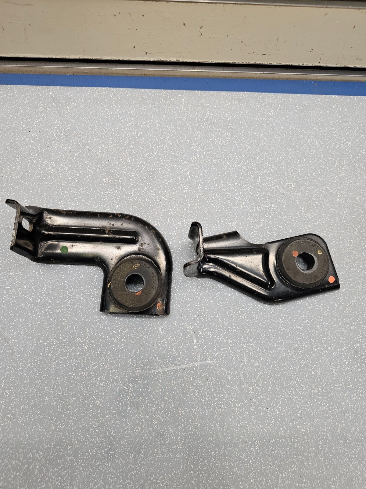 09-17Traverse GMC Acadia Upper Radiator Bracket Left Right Support OEM
