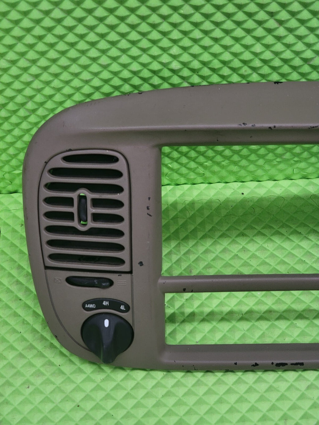 🔥97-03 Ford F150 Center Dash Radio Climate BEZEL Trim Panel 🔴A4WD Light Tan B1