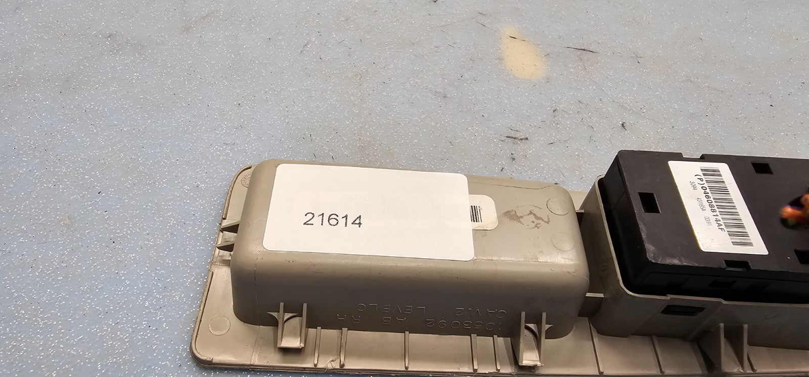🔥05-10 JEEP Grand Cherokee Commander Right Passenger Power Window Switch LT Tan