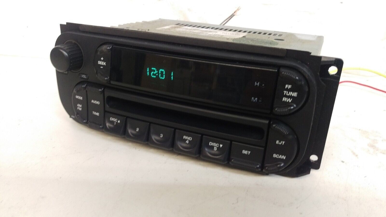02-07 Dodge Ram Dakota Caravan Chrysler Jeep Dash radio single AM FM CD Player