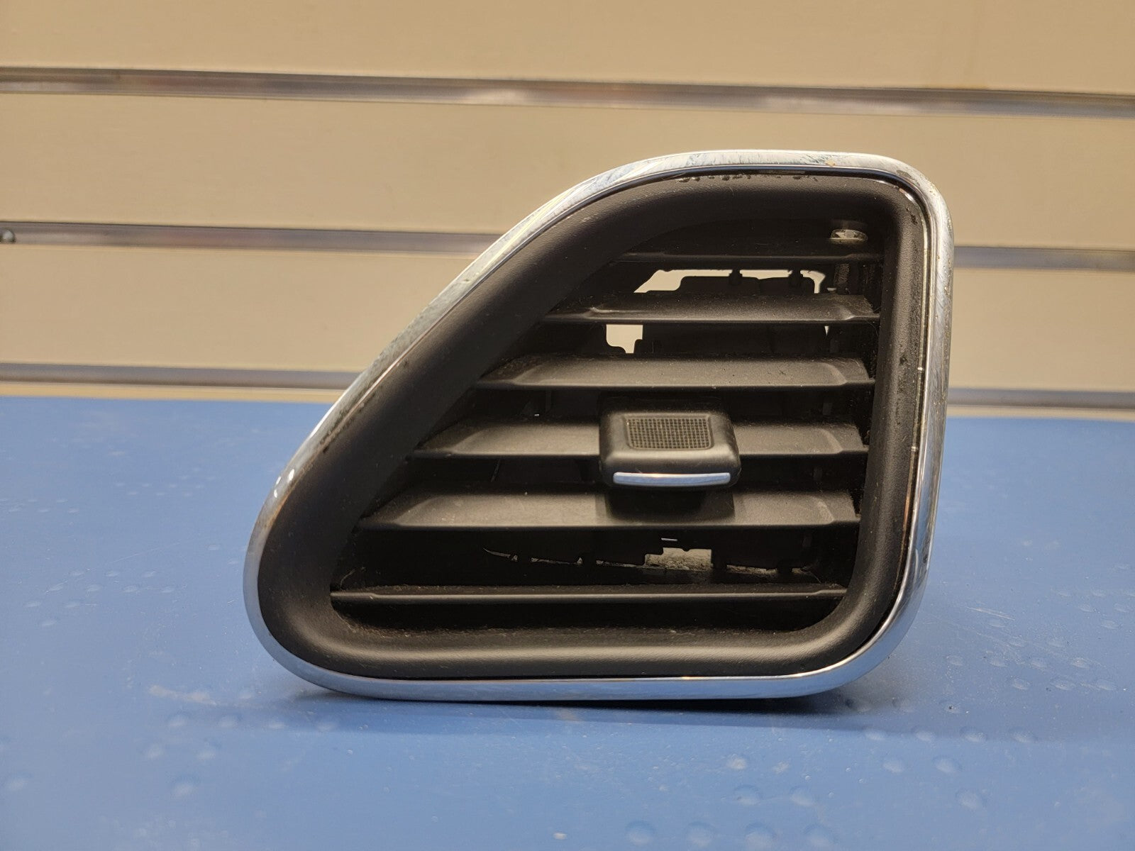 2011 - 2014 CHRYSLER 200 AC HEATER AIR VENT GRILLE DASHBOARD passenger right