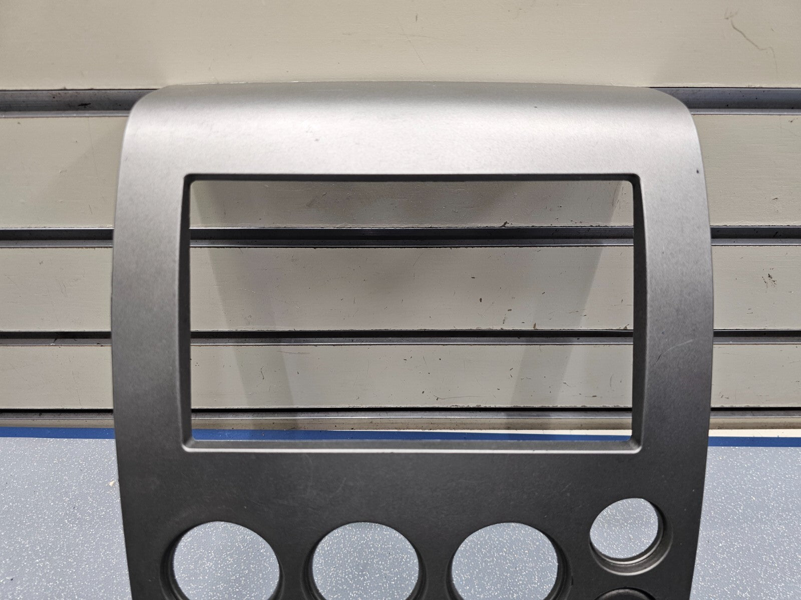 🔥04-07 NISSAN ARMADA STEREO RADIO DASH SURROUND PANEL TRIM BEZEL GREY