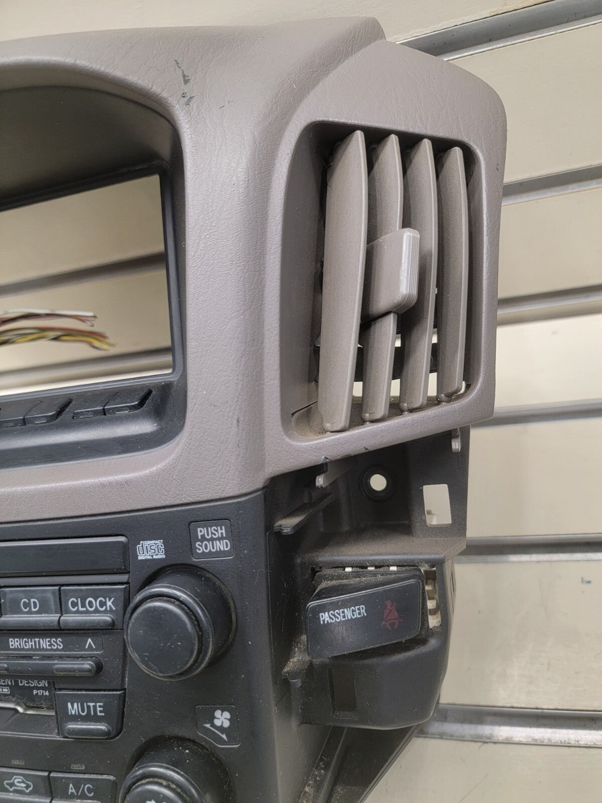 🔥1999-2003 Lexus RX300 Am Fm Cd Player Radio Receiver ID P1714 On Radio OEM