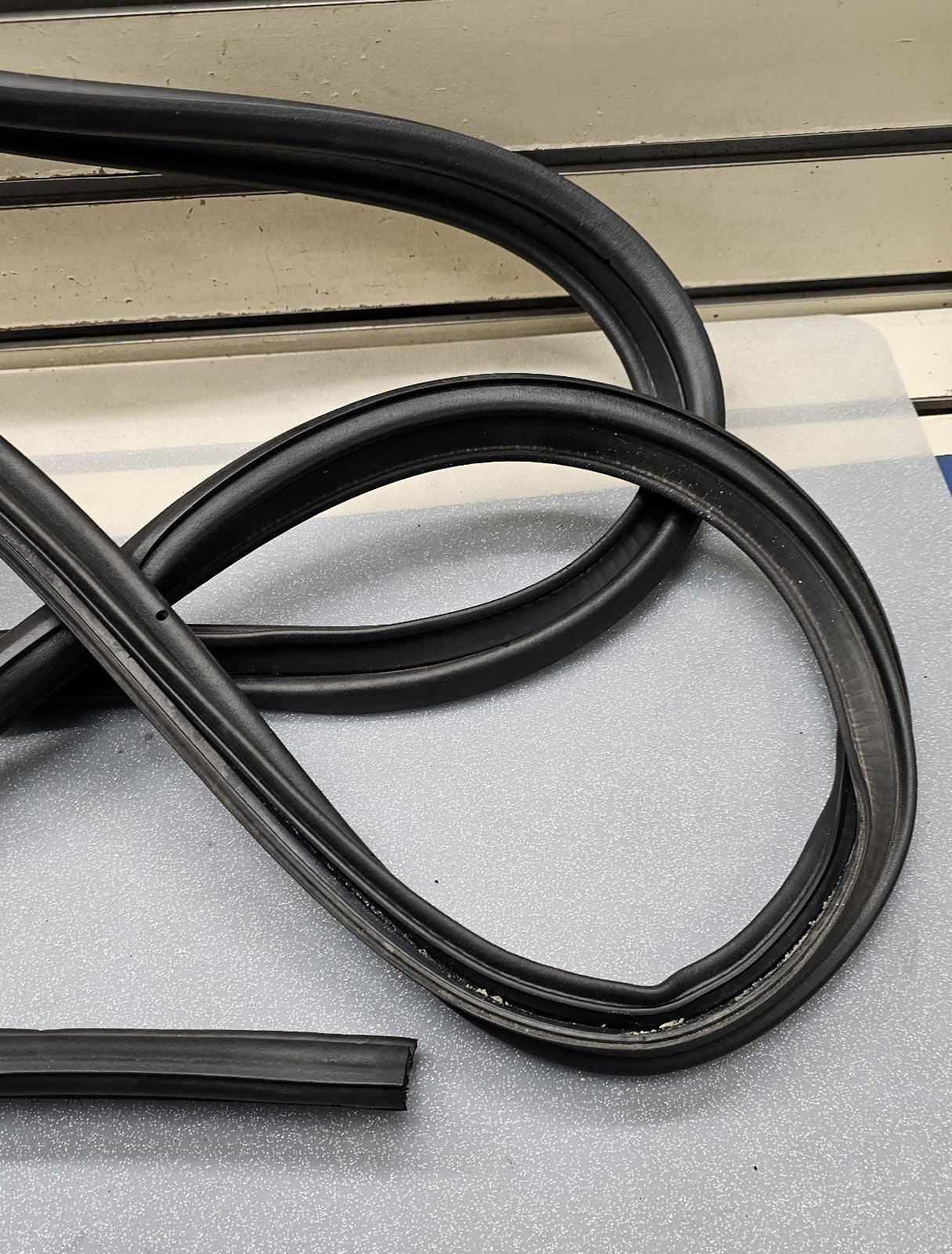 🔥1998-2002 Lincoln Town Car REAR Trunk WEATHER Strip rubber trim OEM
