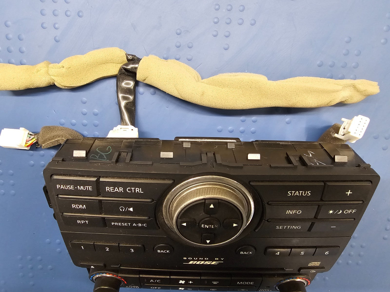 08-12 Pathfinder Center Dash Radio Stereo Trim Climate Control Bezel B75