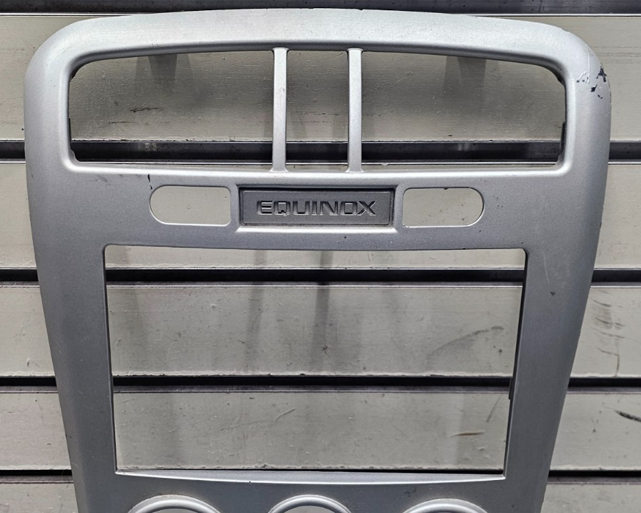 🔥05-06 Chevy Equinox Center Dash Radio Climate Control Bezel Trim Panel Silver