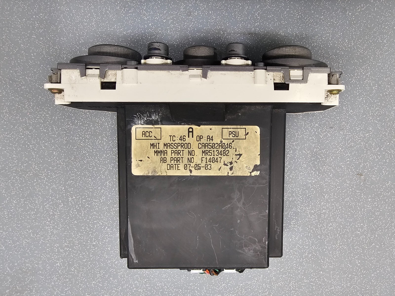 04-05 Mitsubishi Endeavor Dash AC Heater Climate Temperature Control Conditioner