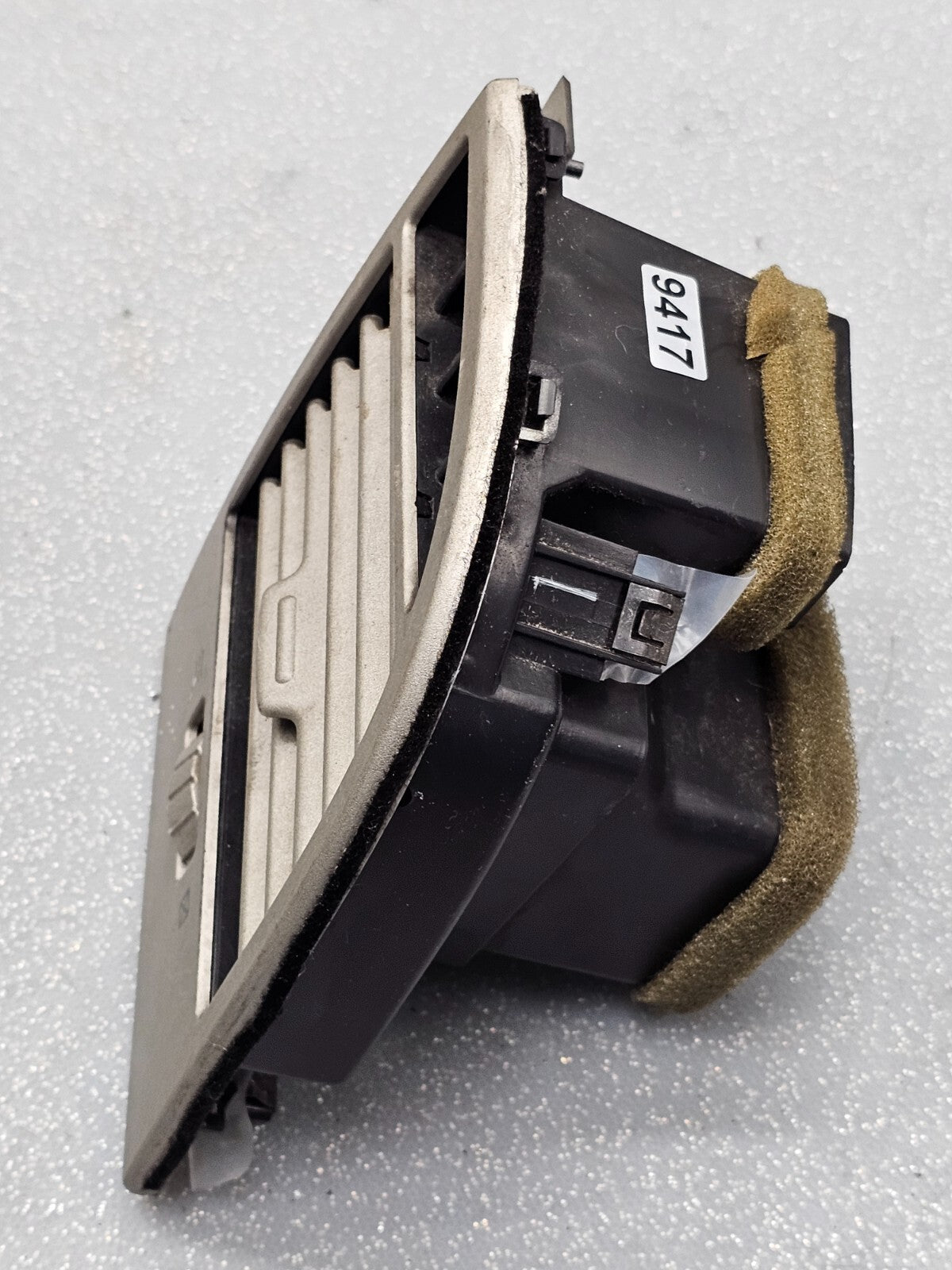 03-06 NAVIGATOR DASH FRONT RIGHT PASSENGER AC HEATER AIR VENT FILTER CONDITIONER