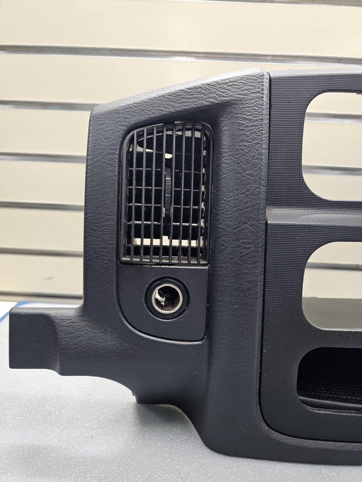 🔥02-05 Dodge RAM Dash RADIO SUUROUND Bezel Climate Trim Panel Storage Black B10