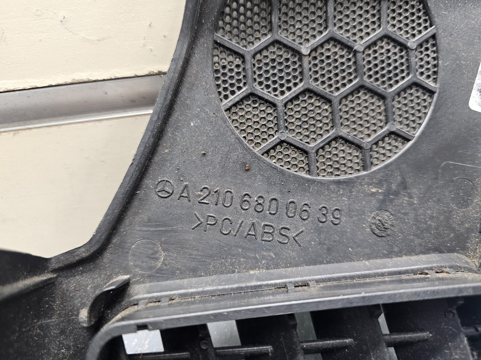 🔥96-99 Mercedes Instrument Panel Dash Speaker Cover Grill Right OEM DK Gray