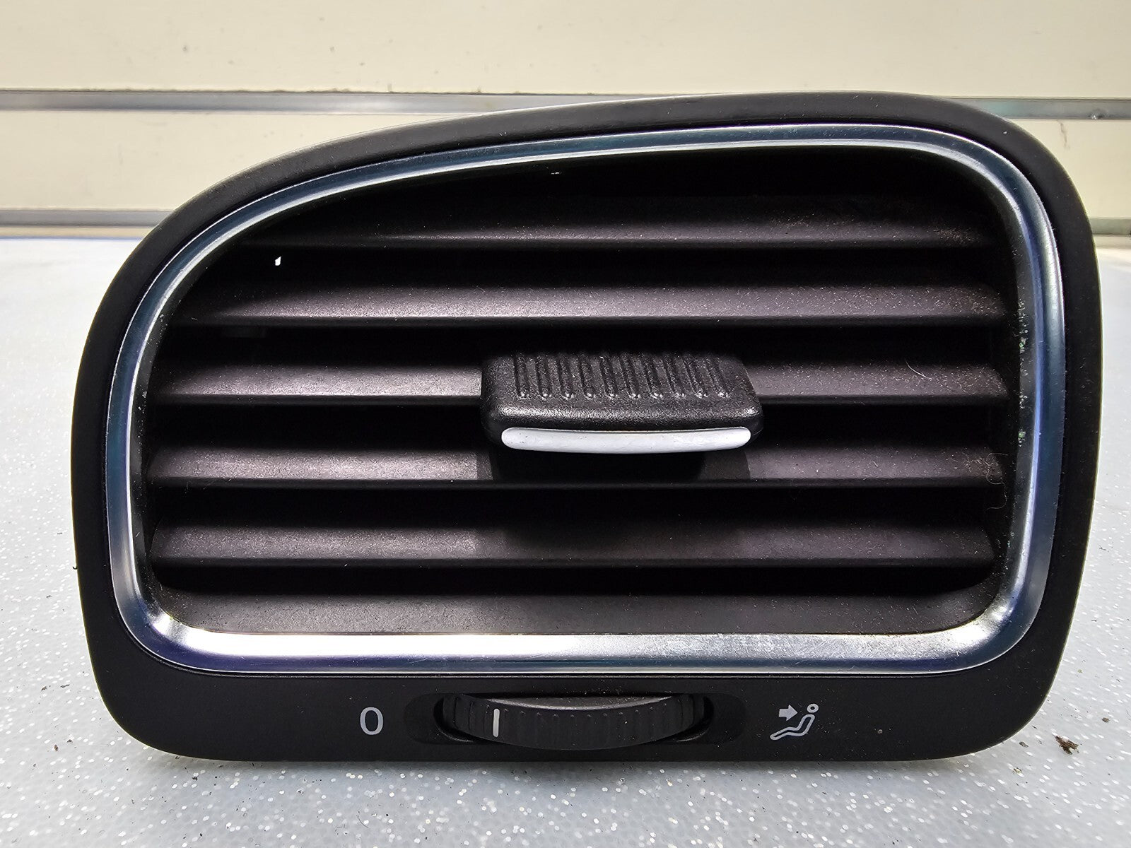 🔥2010-2014 Volkswagen Golf LH Left Center Dash AC Air Vent Heater Trim OEM
