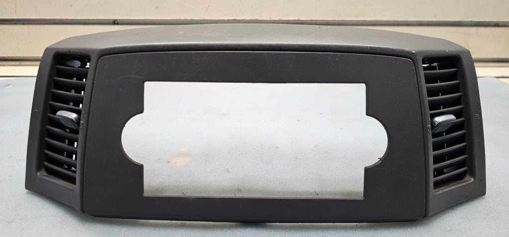 🔥05-07 Jeep Grand Cherokee Dash AM FM RADIO STERE0 TRIM BEZEL PANEL Gray B30
