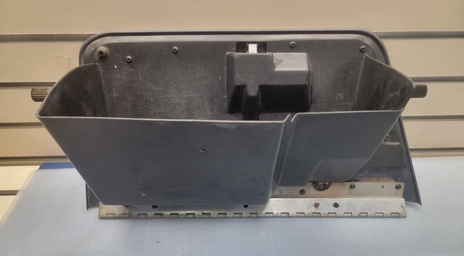 05-07 Ford F250 F350 Super Duty Glove Box Storage Compartment Gray G10