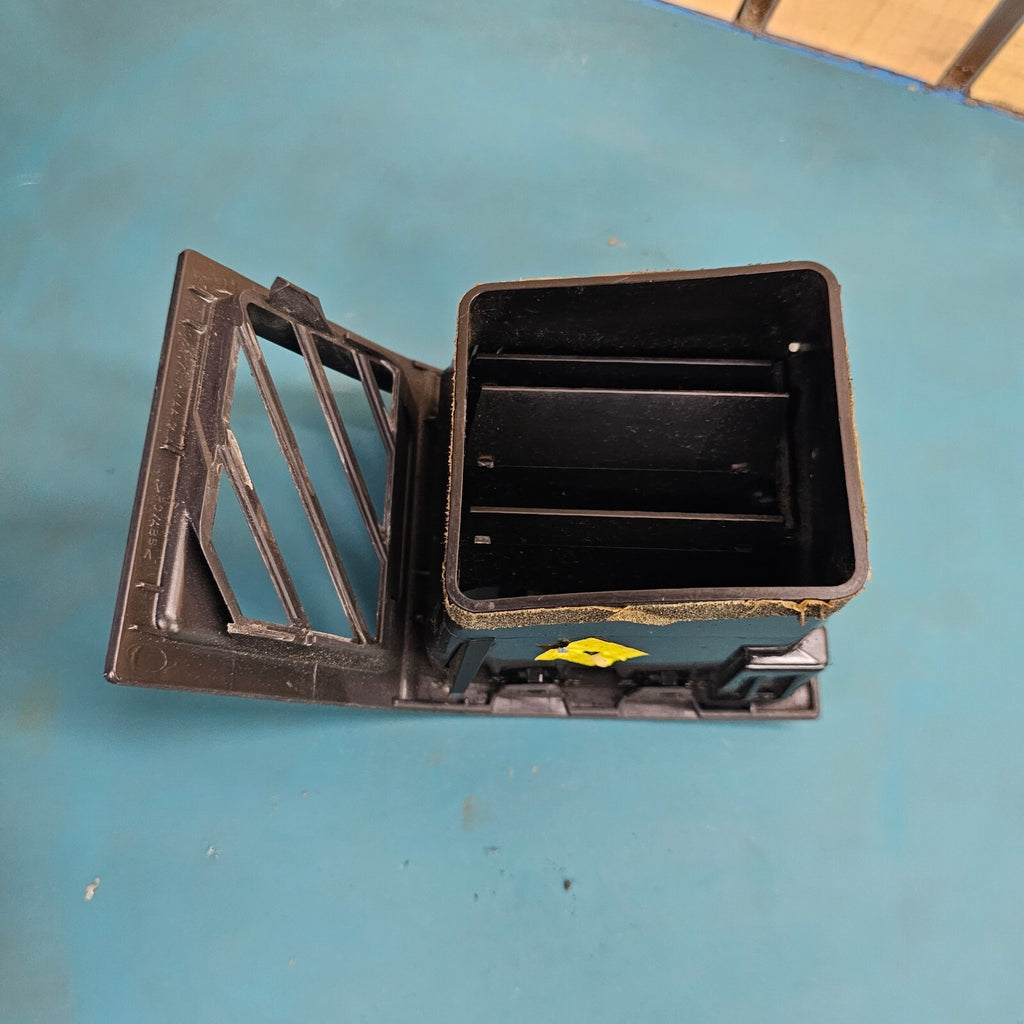 2005-2010 Chrysler 300 300C Dash A/C Heater AirVent Front LEFT DRIVER BLACK VT42