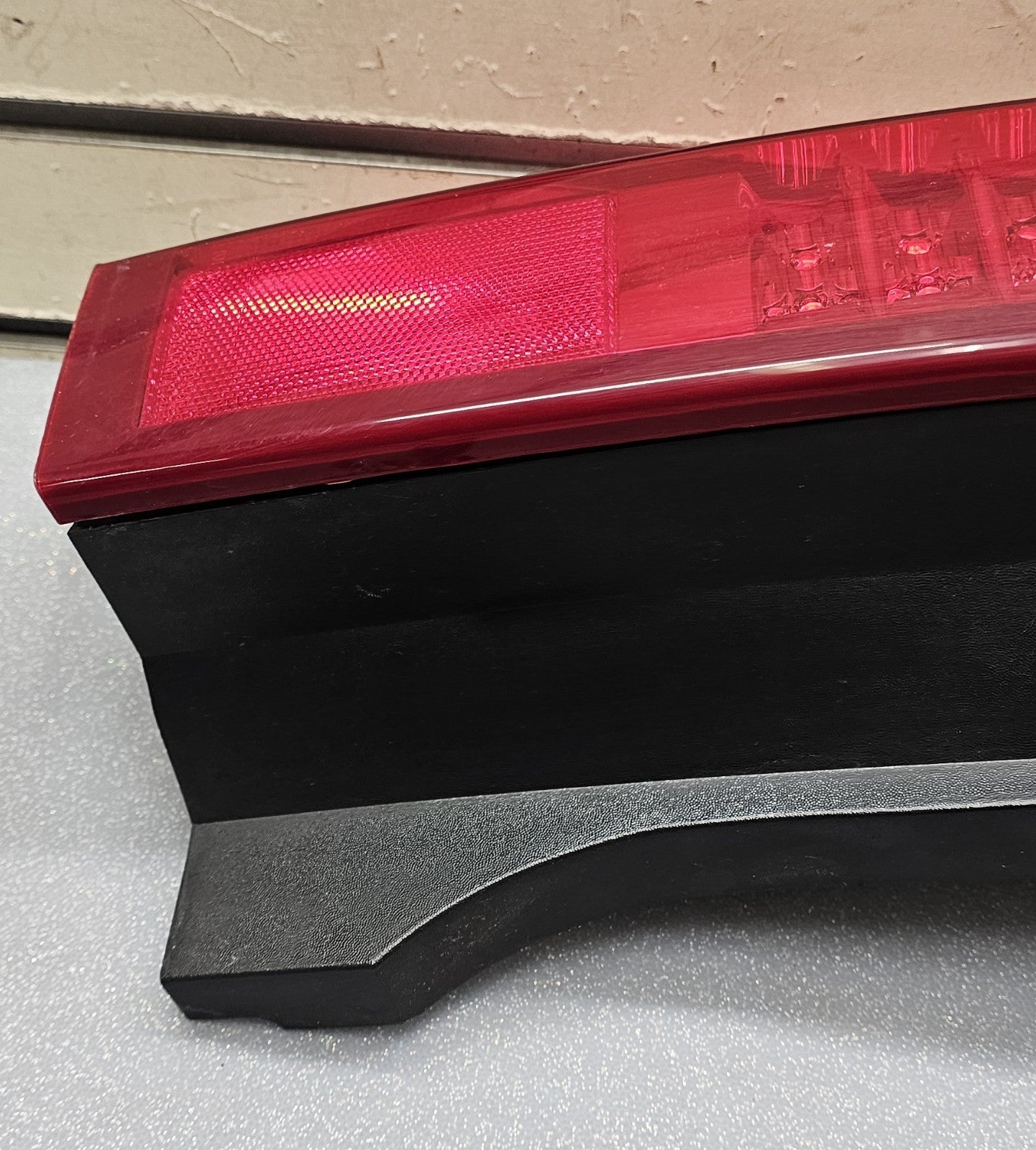 🔥04-09 CADILLAC SRX LEFT DRIVER MASTER REAR BRAKE TAIL STOP LIGHT LAMP ASSEMBLY