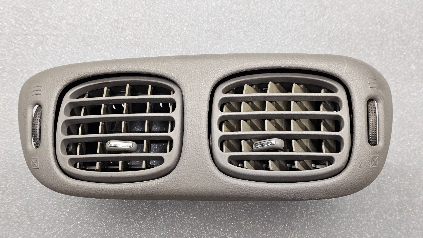 🔥03-09 Chevy Trailblazer EXT Center Dash Air Vent Heater Conditioning Gray OEM