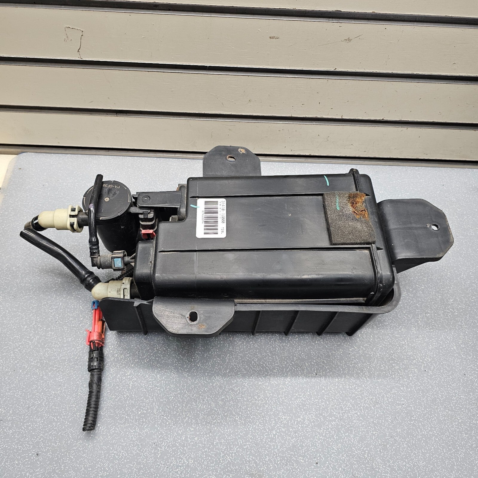 10-12 Santa Fe 11-13 Sorento FUEL VAPOR CHARCOAL EVAP EMMISION CANISTER ASSEMBLY