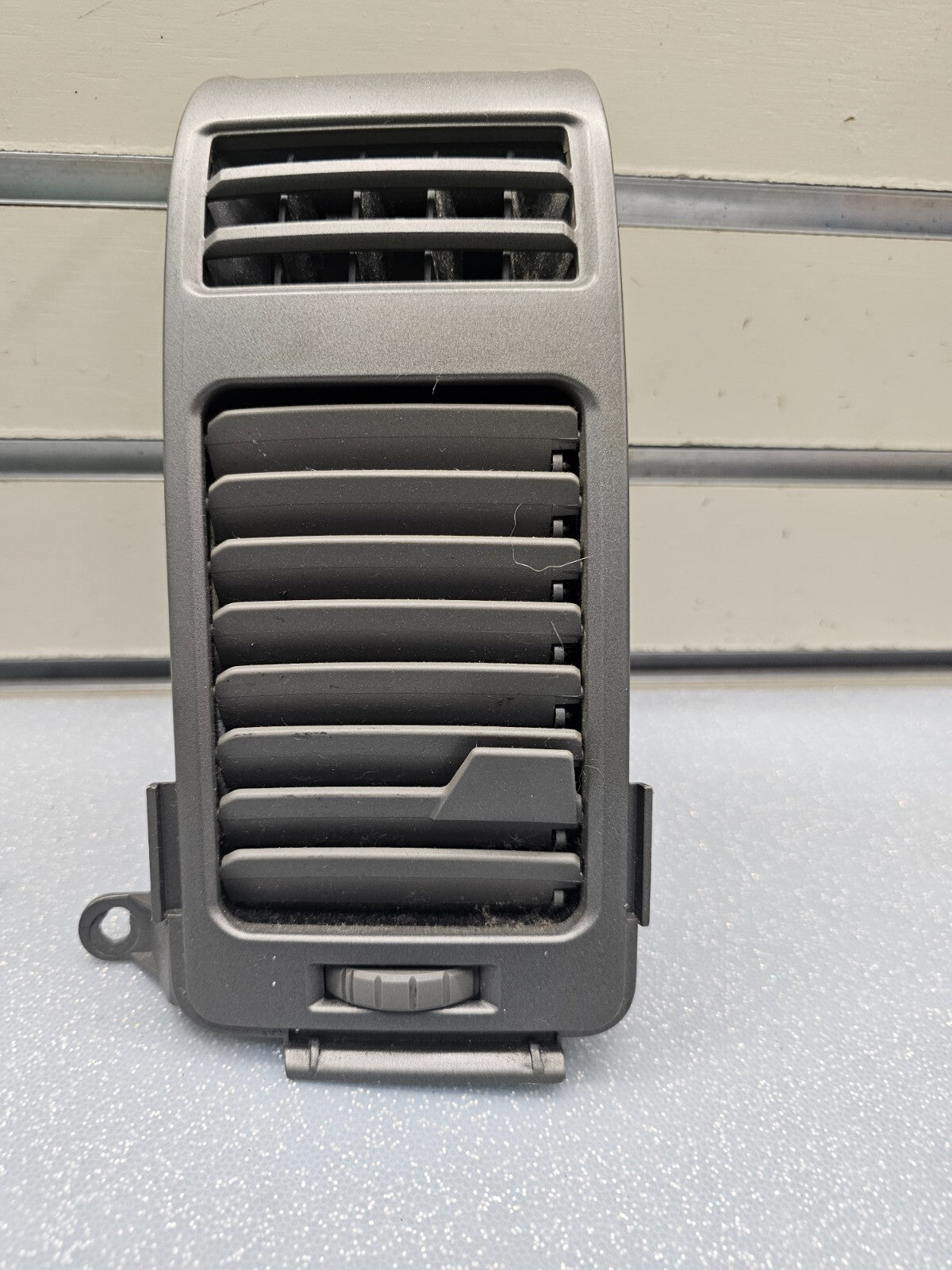 05-15 NISSAN TITAN ARMADA QX56 DASH FRONT CENTER LEFT AIR VENT HEATER TRIM GRAY