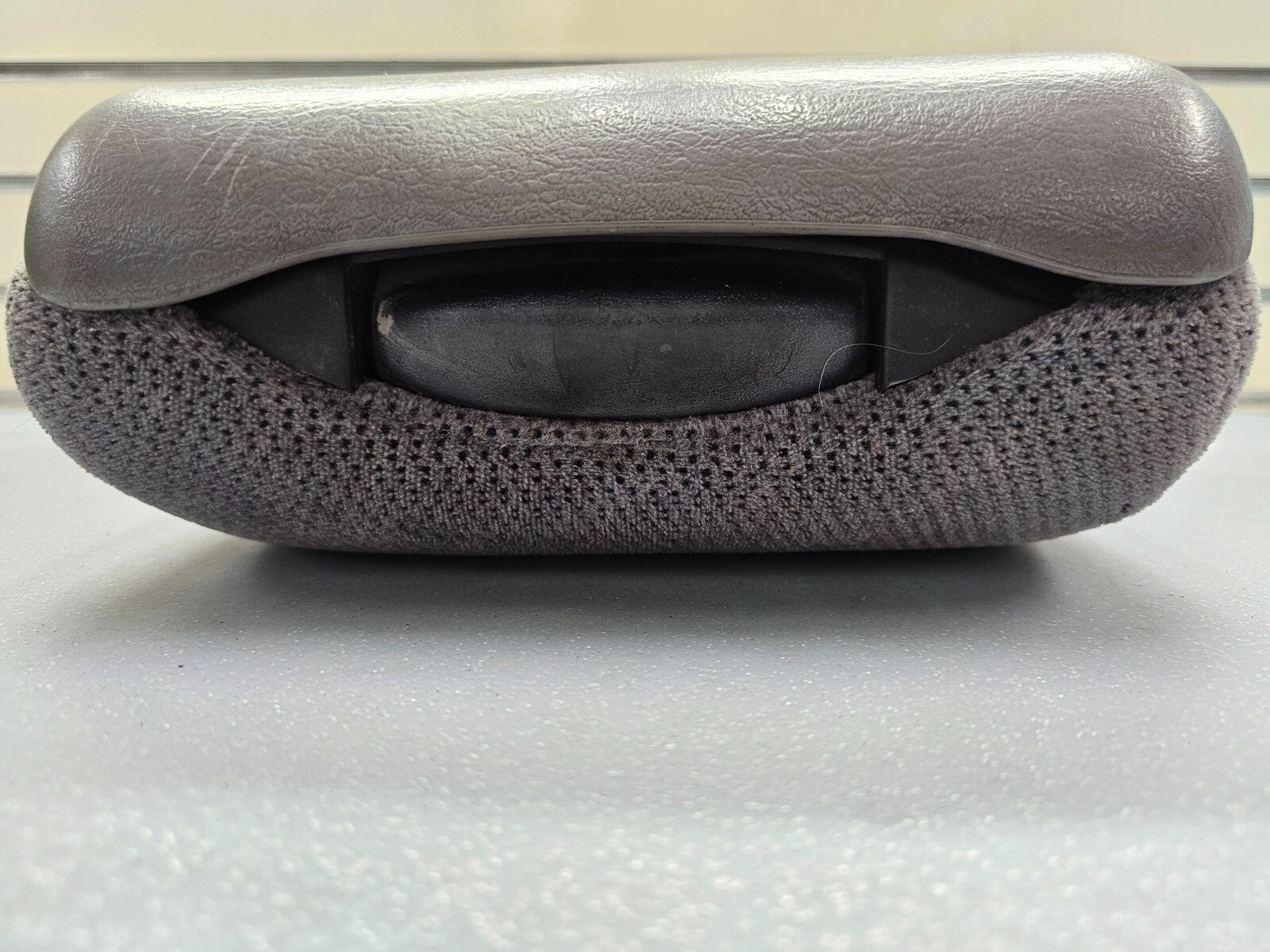 🔥94-97 S10 Blazer Jimmy Center Cosnole Armrest Lid Jump Seat Leather/Cloth Gray