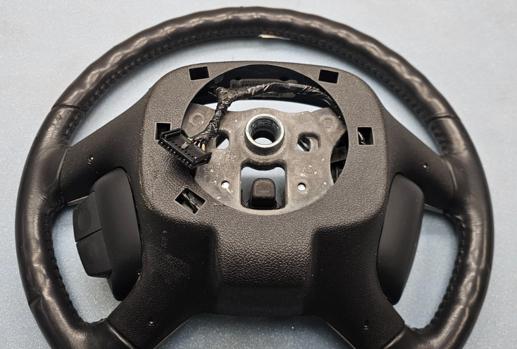 🔥2007-2014 Chevrolet Silverado Sierra Tahoe Yukon Leather Steering Wheel Black