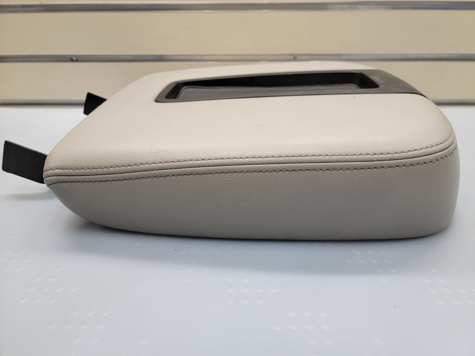 🔥07-13 Chevy Tahoe, Suburban, Yukon Leather Console Lid Armrest Cover gray JS5