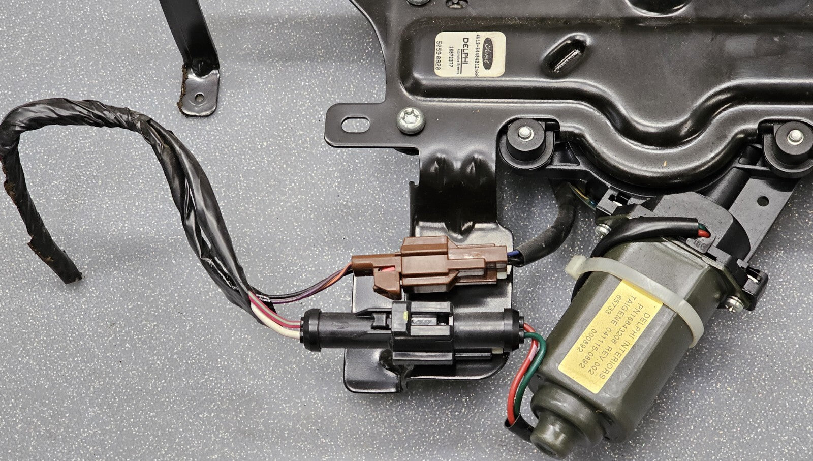 🔥2003-2007 Lincoln Town Car Pull Down Trunk Motor Lock Release striker Assembly